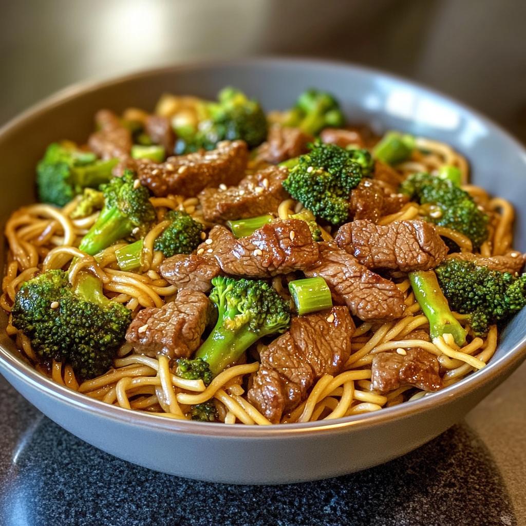 beef and broccoli lo mein - detail 1